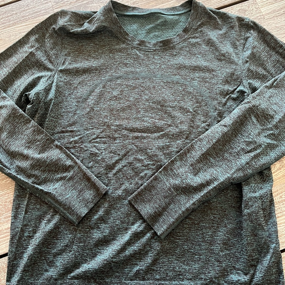 Lululemon green long sleeve top, size 10.
